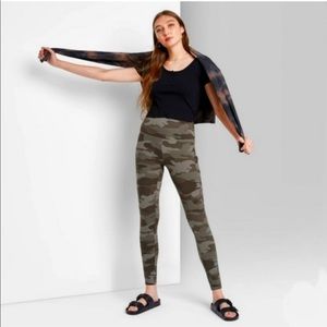 NWT Leggings Yoga Pants Camouflage High Waisted Ultra Soft Camo Green Large